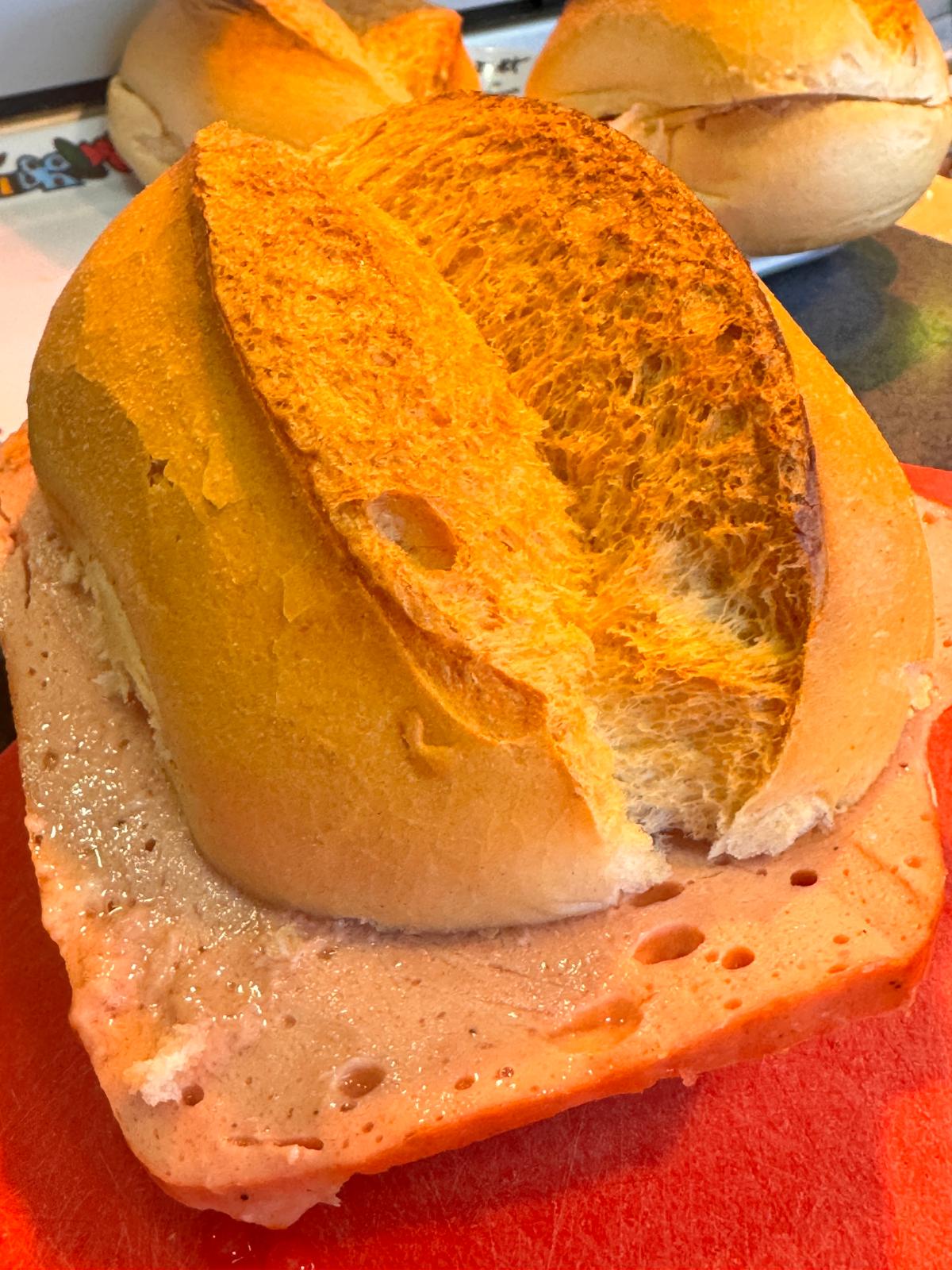 Fleischkaese im Broetchen